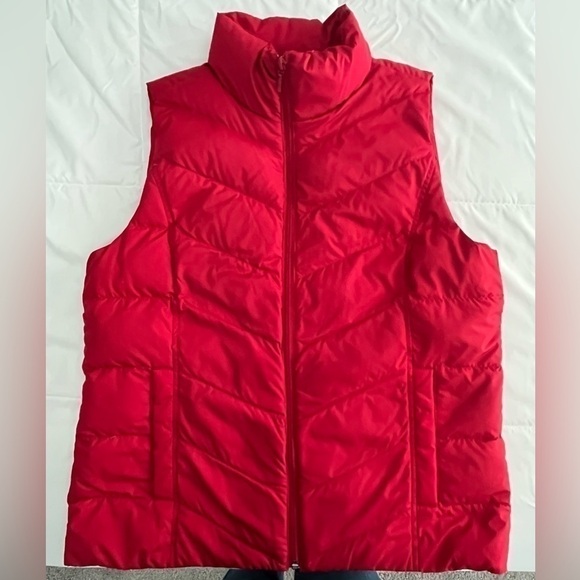 Lands End Red Sleeveless Vest. Size M. Like New. - Picture 1 of 3
